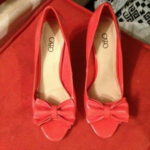 Salmon heels with bows